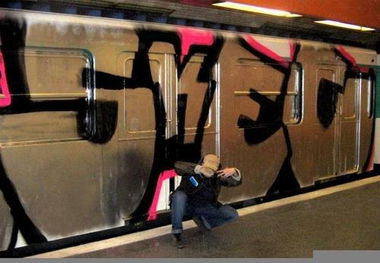 Graffiti Train - Photo by MadeInHungary - Skec