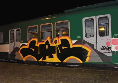 Graffiti Train - Photo by MadeInHungary - zair