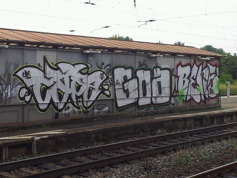 Graffiti Bombing - Photo by Magdeboy - OHOH, OO, Capz