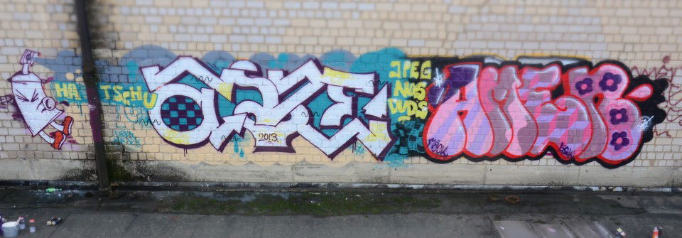 Graffiti Wall in Dusseldorf - Photo by MahatmaGanja - jpeg, nos, dudes