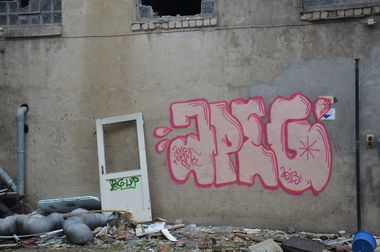 Graffiti Bombing in Dusseldorf - Photo by MahatmaGanja - amen, jpeg, mäck