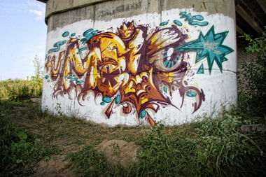 Graffiti Bombing - Photo by Maionez (2013)