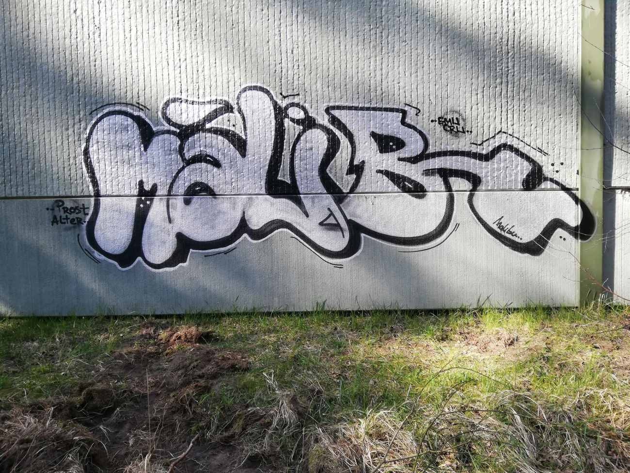 Graffiti Wall - Photo by Mali157