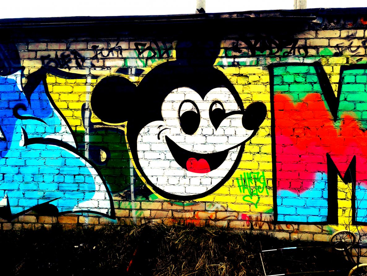 Graffiti Wall - Photo by MaloyFck - mickey, mouse