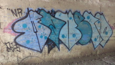 Graffiti Bombing - Photo by Manero - graffiti