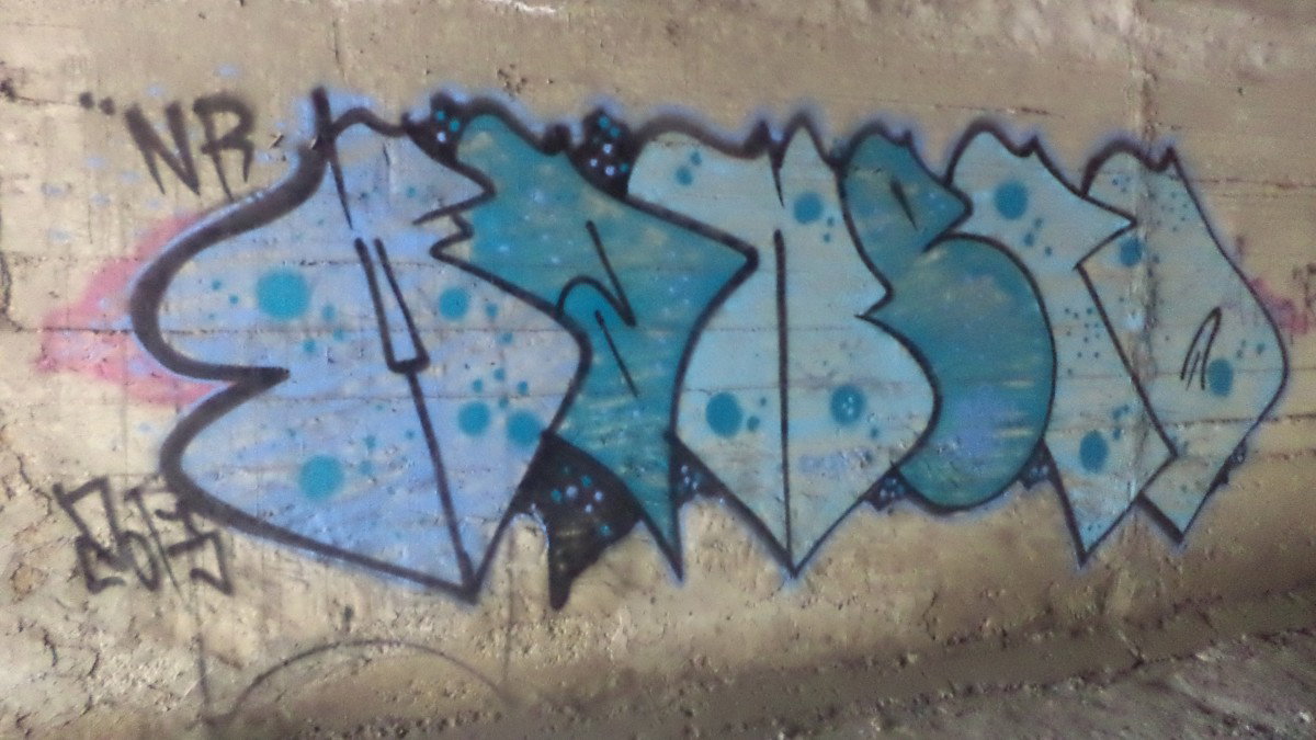 Graffiti Bombing - Photo by Manero - graffiti