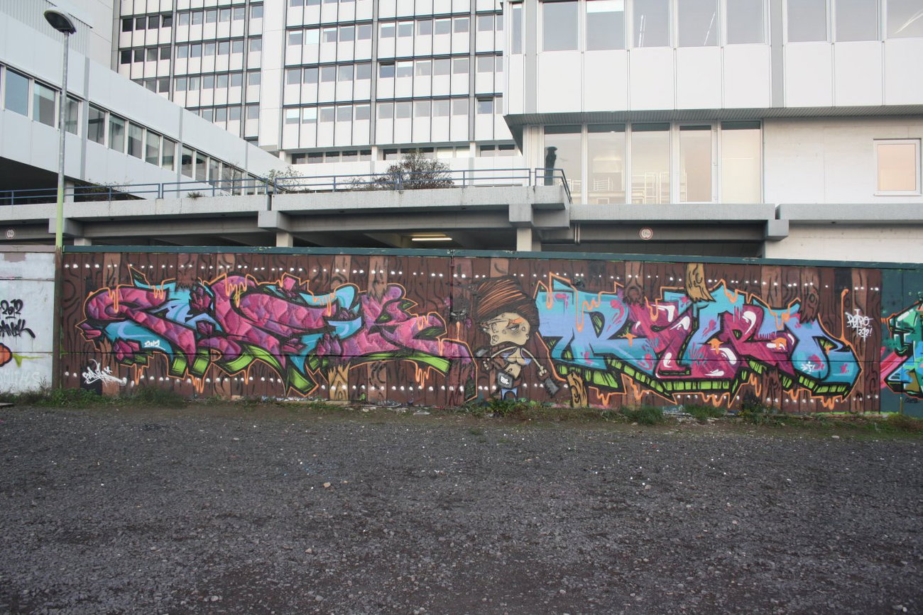 Graffiti Wall - Photo by Manfredkarlheinz