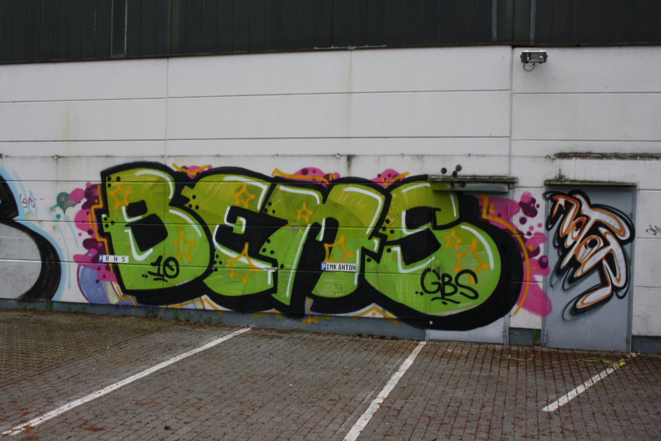 Graffiti Wall - Photo by Manfredkarlheinz