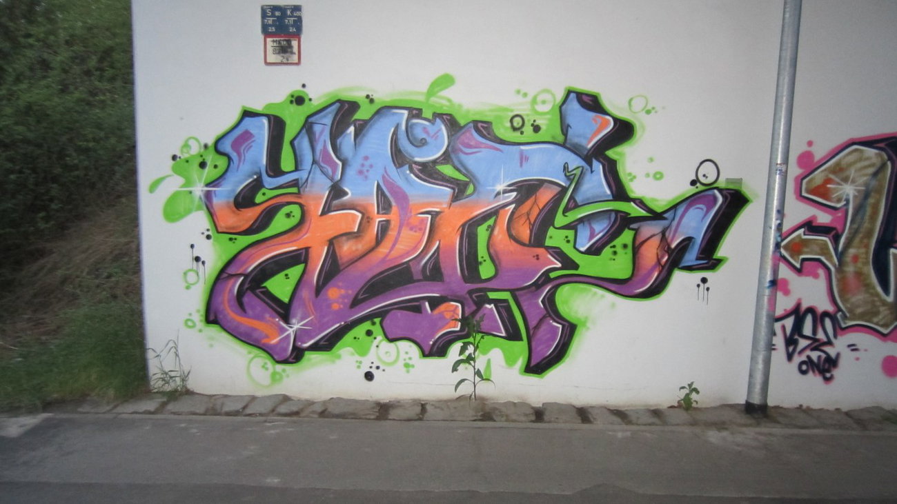 Graffiti Wall - Photo by Manfredkarlheinz
