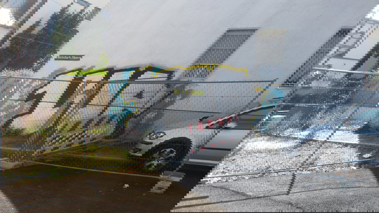 Graffiti Bombing - Photo by Manfredkarlheinz