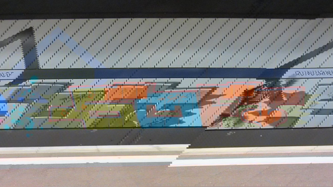 Graffiti Bombing - Photo by Manfredkarlheinz