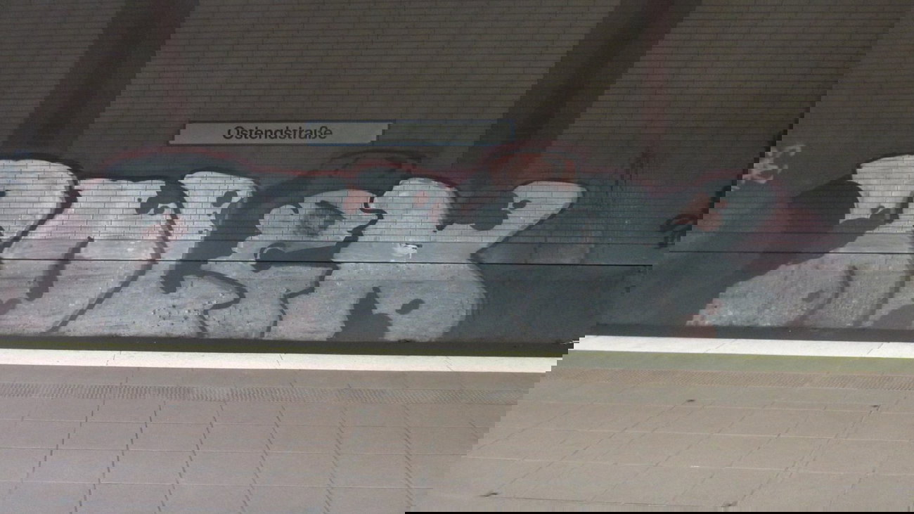 Graffiti Bombing - Photo by Manfredkarlheinz