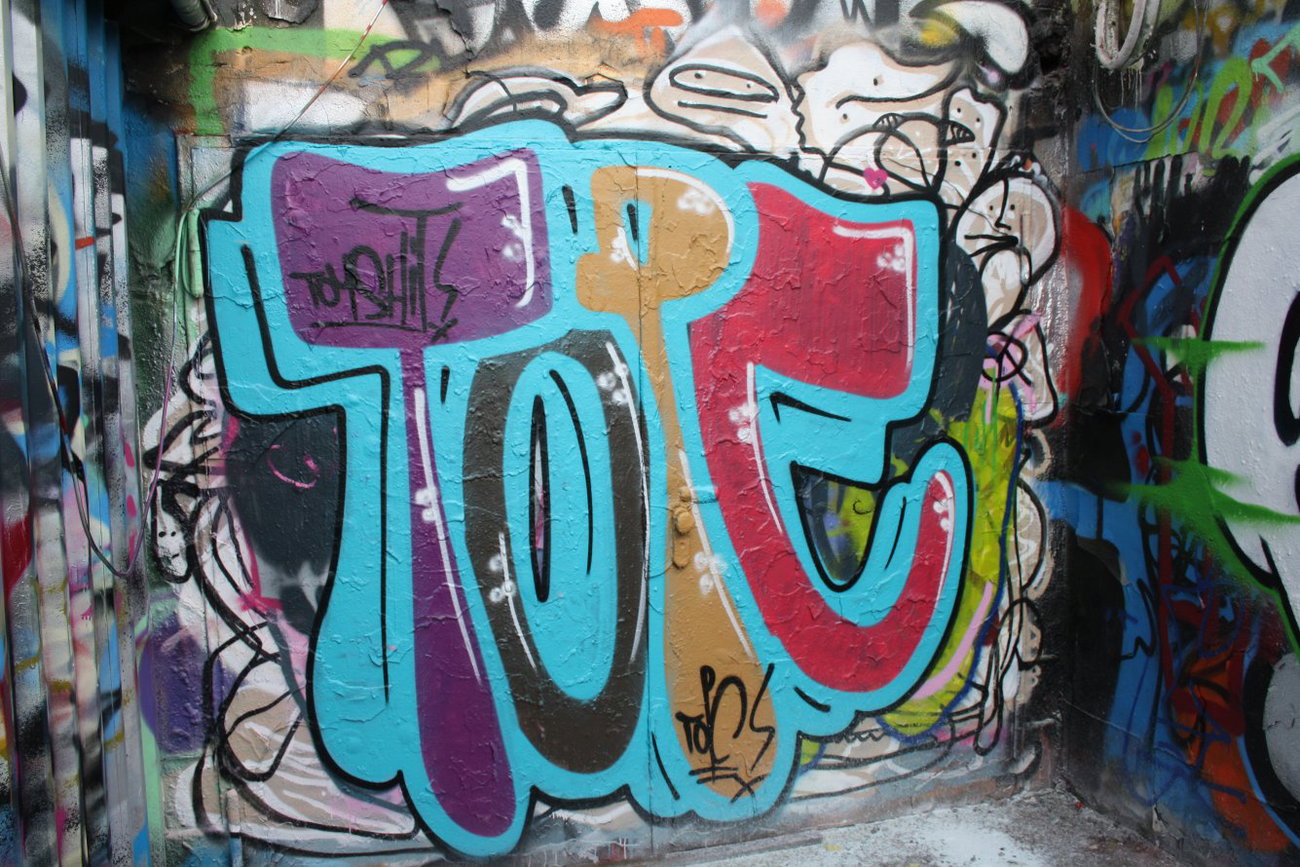 Graffiti Wall - Photo by Manfredkarlheinz