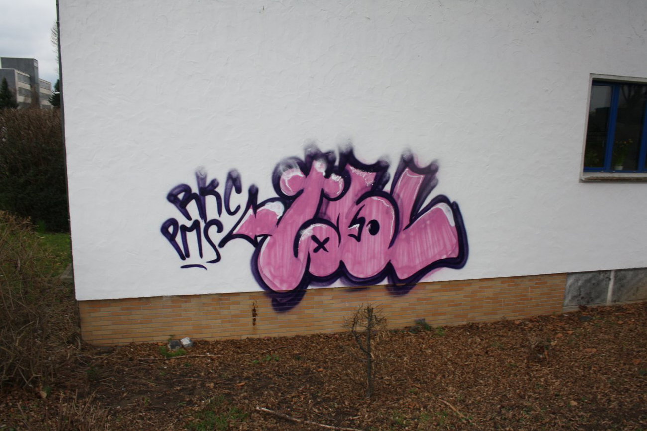 Graffiti Wall - Photo by Manfredkarlheinz