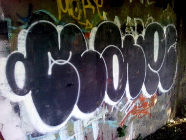 Graffiti Wall - Photo by Mapc1 - Graffiti, throw, up (2014)