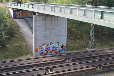Graffiti Bombing - Photo by Marieundjana - kurs, hure