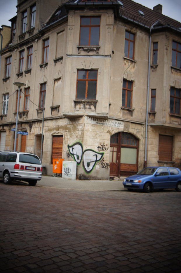 Graffiti Bombing - Photo by Marieundjana - oo