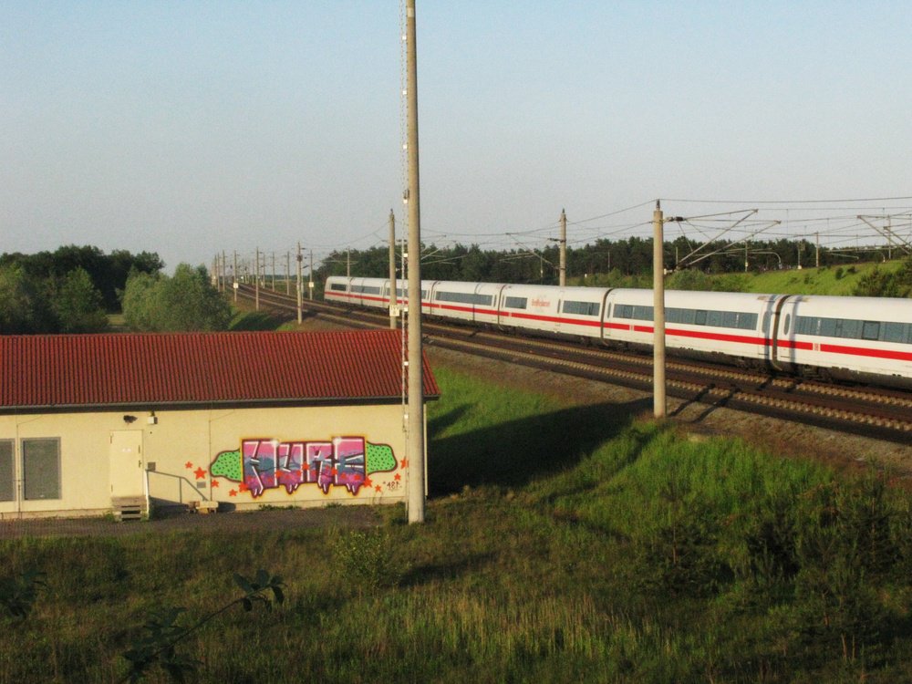 Graffiti Bombing - Photo by Marieundjana - hure