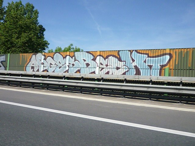 Graffiti Bombing - Photo by Marieundjana - abs