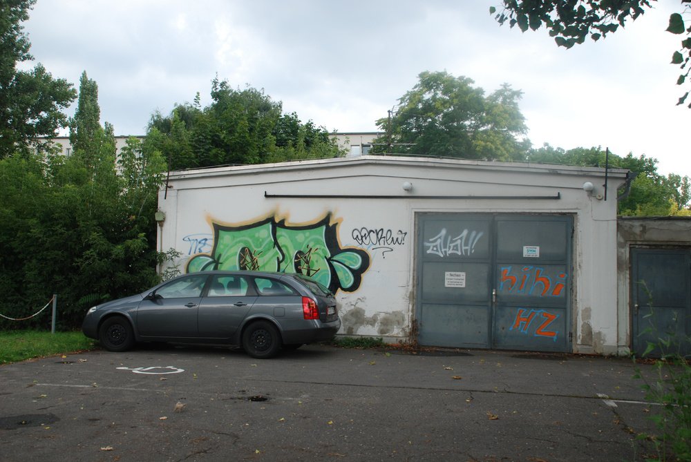 Graffiti Bombing - Photo by Marieundjana - oo