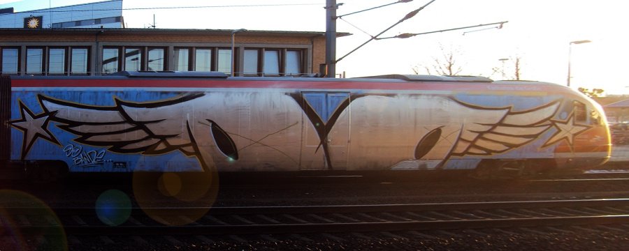 Graffiti Train - Photo by Marieundjana - oo