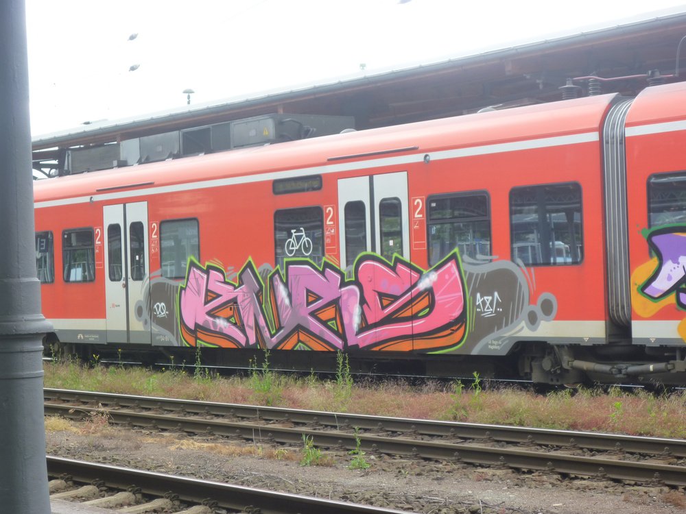 Graffiti Train - Photo by Marieundjana - kurs, 481