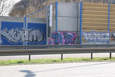 Graffiti Bombing - Photo by Marieundjana - ruhm, rume, oo
