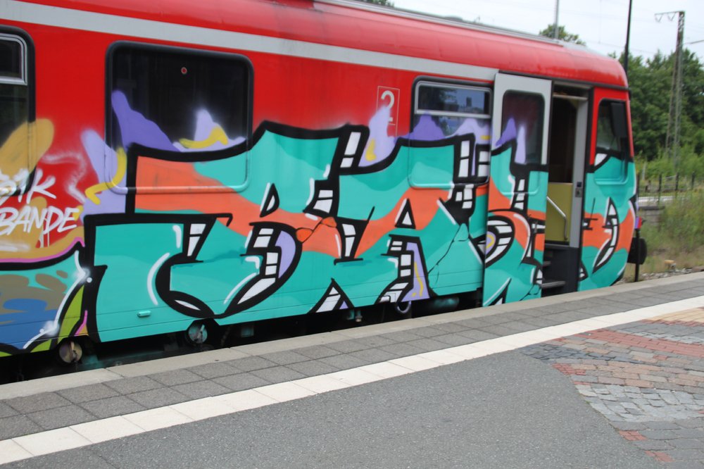 Graffiti Train - Photo by Marieundjana - basd