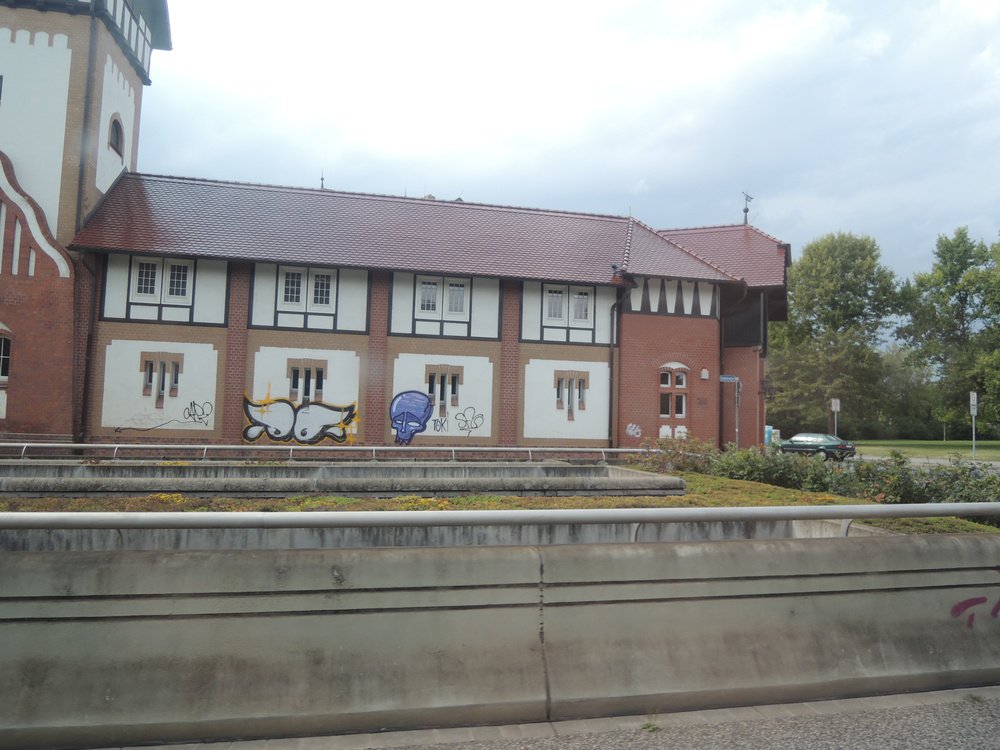 Graffiti Bombing - Photo by Marieundjana - oo