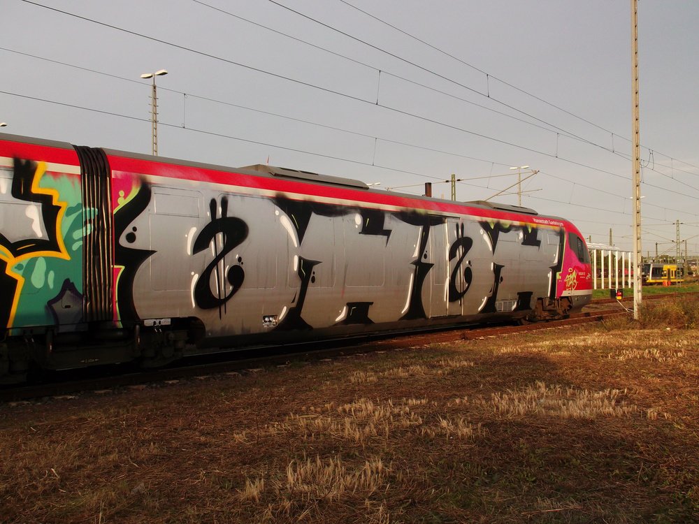 Graffiti Train - Photo by Marieundjana - ohoh