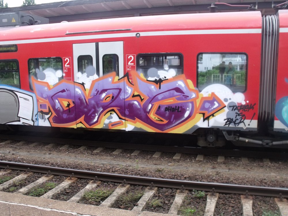 Graffiti Train - Photo by Marieundjana - org