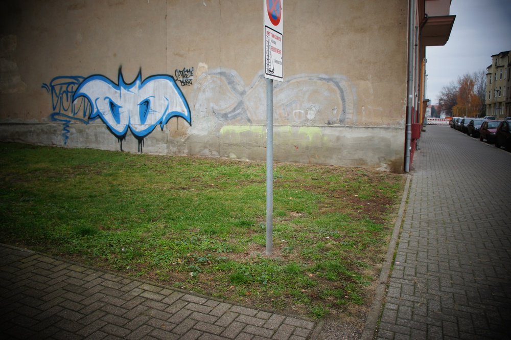 Graffiti Bombing - Photo by Marieundjana - oo