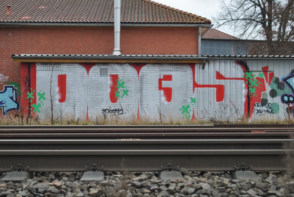 Graffiti Bombing - Photo by Marieundjana - doqs