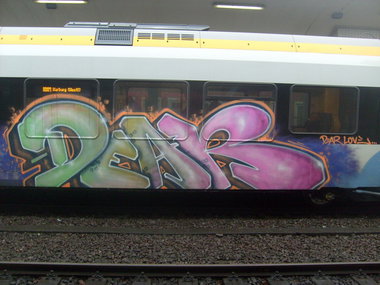Graffiti Train - Photo by Marieundjana - dear