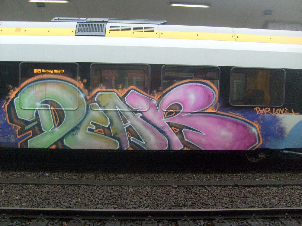 Graffiti Train - Photo by Marieundjana - dear