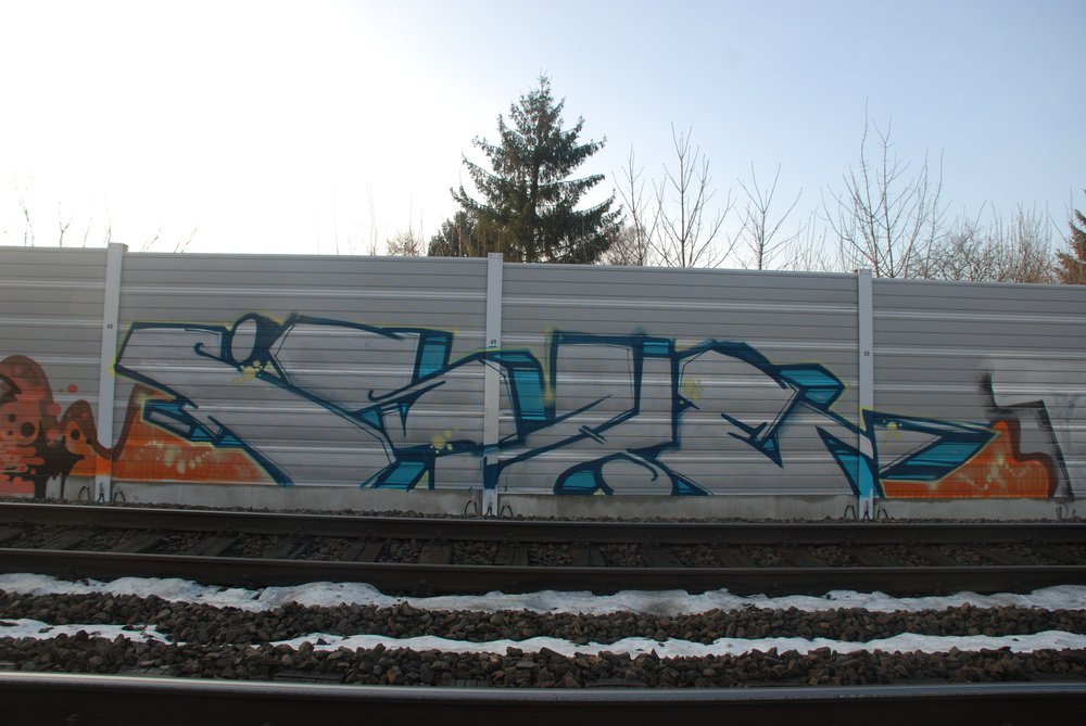Graffiti Bombing - Photo by Marieundjana - ishe