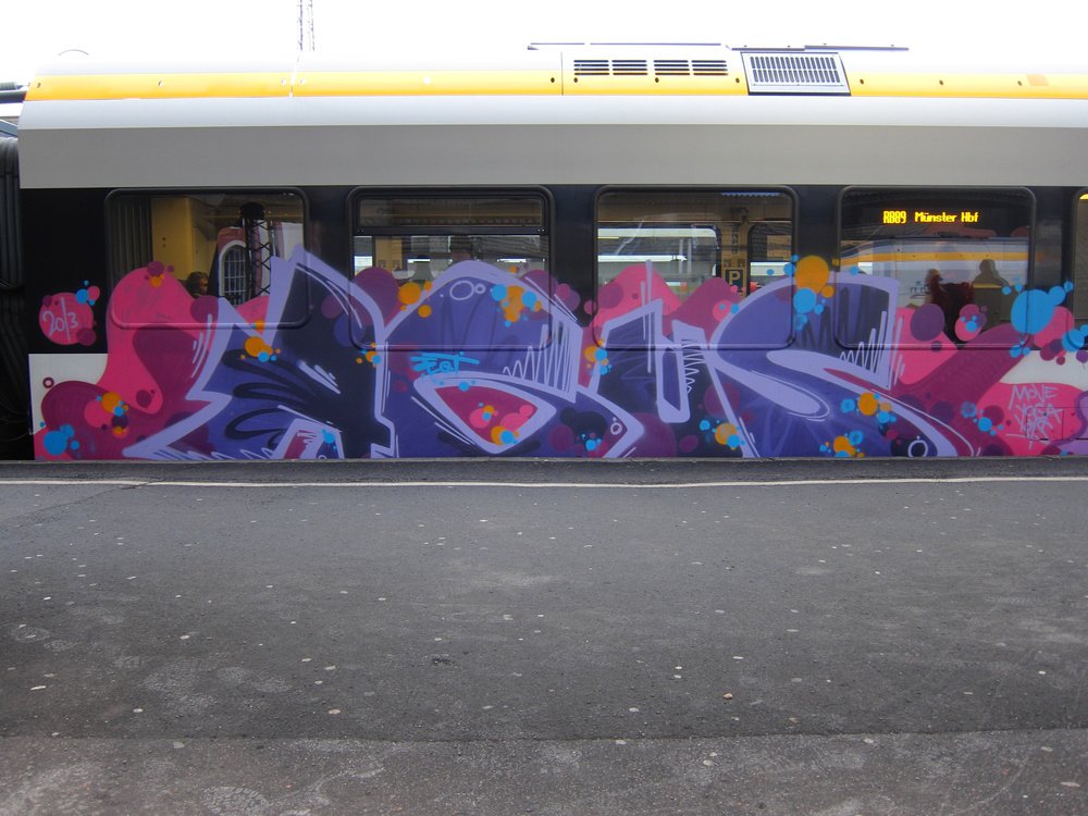Graffiti Train - Photo by Marieundjana - agus