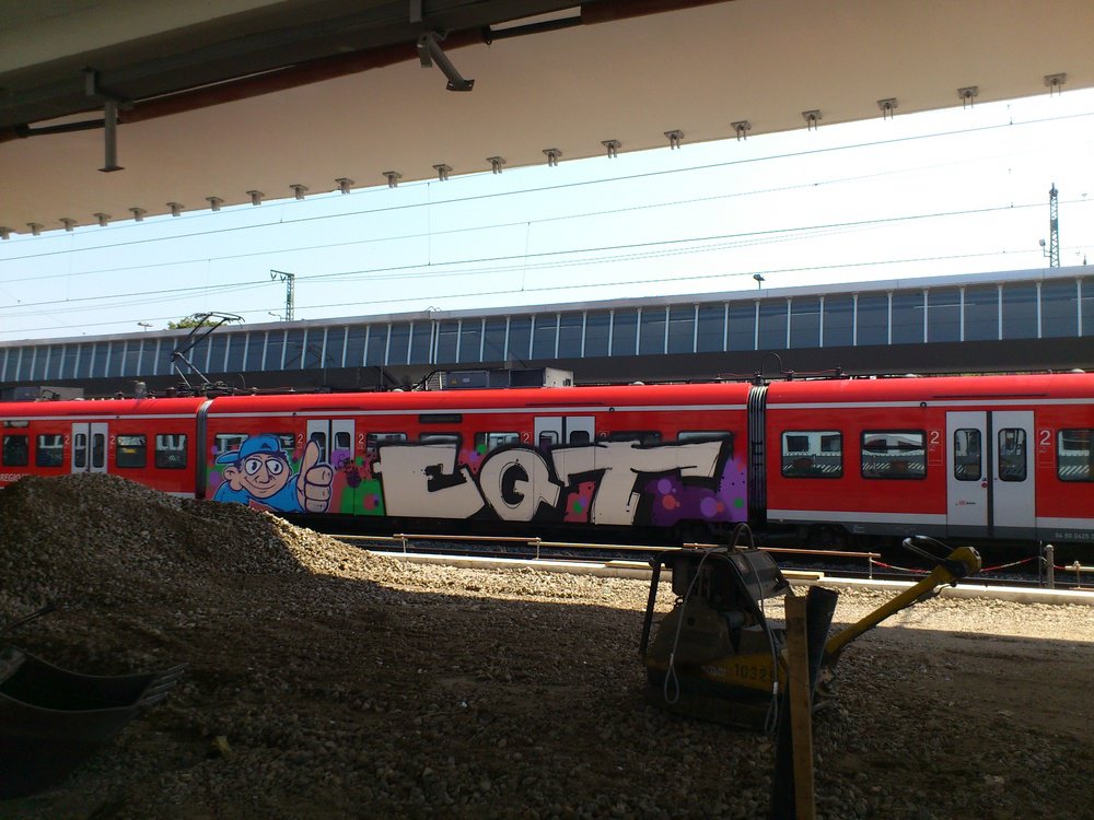 Graffiti Train - Photo by Marieundjana - eqt