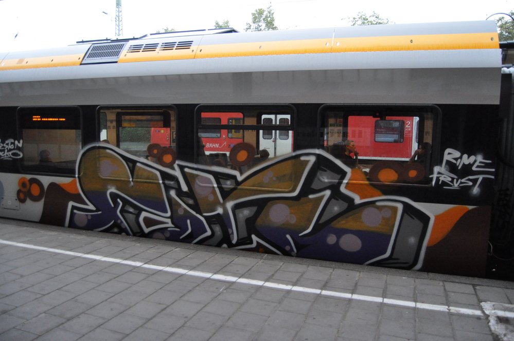Graffiti Train - Photo by Marieundjana - foto