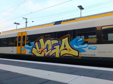 Graffiti Train - Photo by Marieundjana - yoga