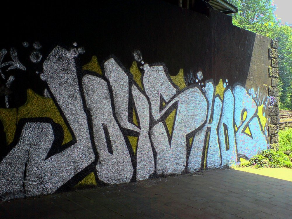 Graffiti Bombing - Photo by Marieundjana - joys, sho2