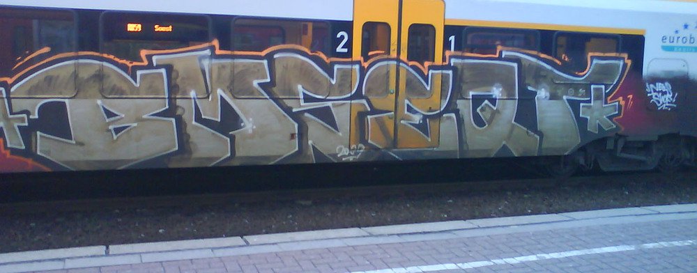 Graffiti Train - Photo by Marieundjana - bms, eqt
