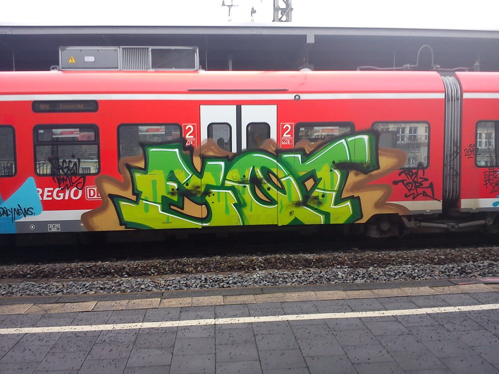 Graffiti Train - Photo by Marieundjana - eqt