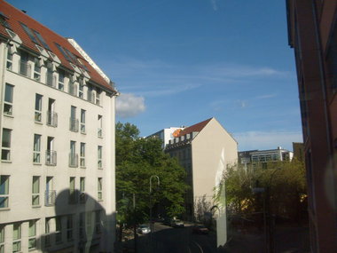 Graffiti Bombing - Photo by Marieundjana - 1up