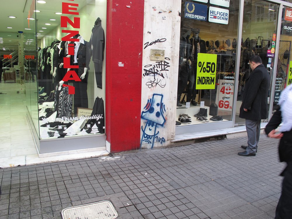 Graffiti Bombing - Photo by Marieundjana