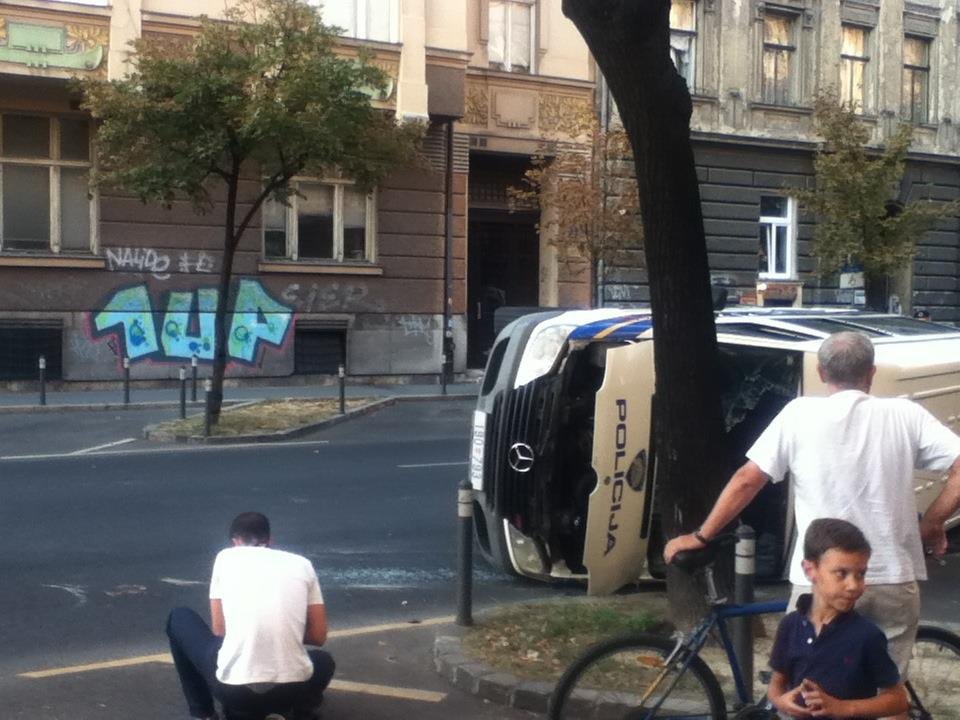 Graffiti Bombing - Photo by Marieundjana - 1up