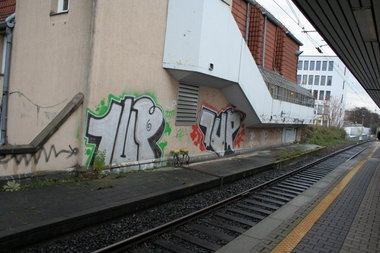 Graffiti Bombing - Photo by Marieundjana - 1up