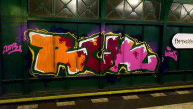 Graffiti Bombing - Photo by Marieundjana - rck