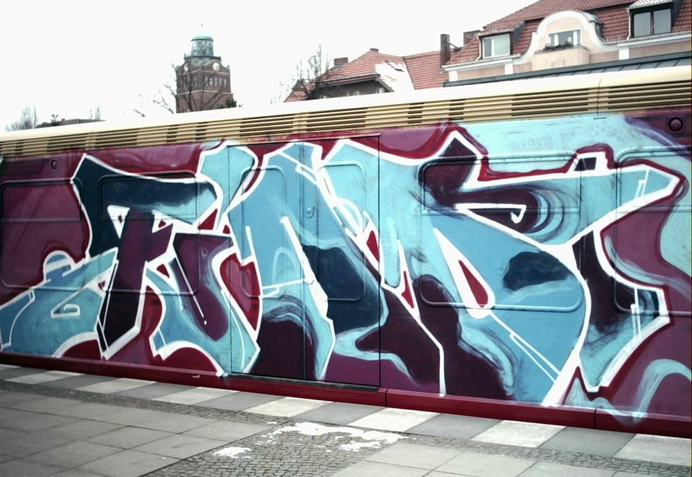 Graffiti Train - Photo by Marieundjana - fino