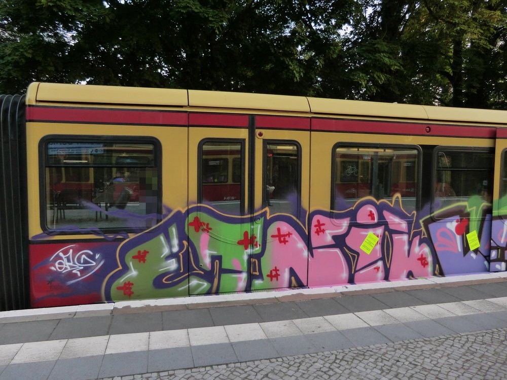 Graffiti Train - Photo by Marieundjana - etnik, org